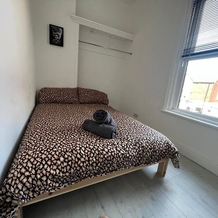 Safari Apartment, Free Parking, 10Min Walk To Blackpool Tower, Sleeps 12 Exterior foto