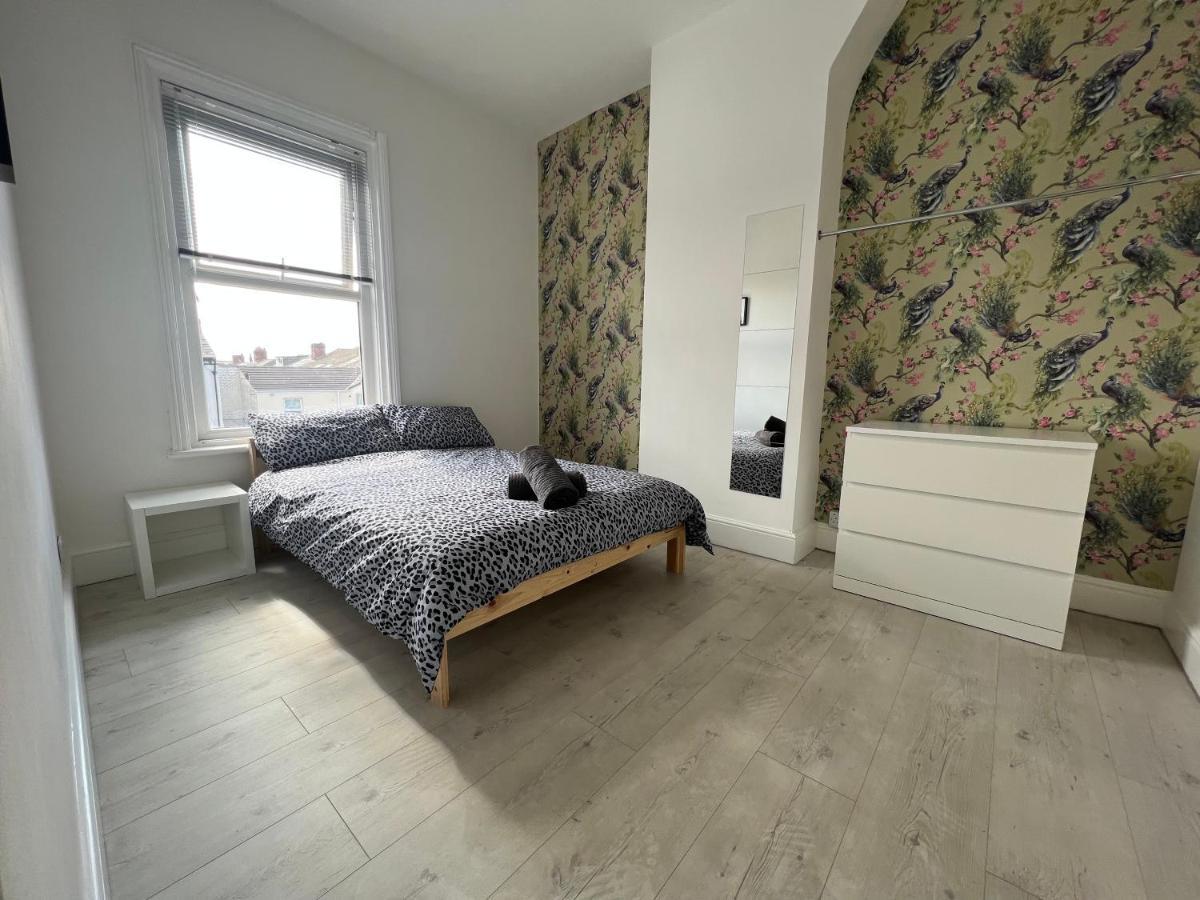 Safari Apartment, Free Parking, 10Min Walk To Blackpool Tower, Sleeps 12 Exterior foto