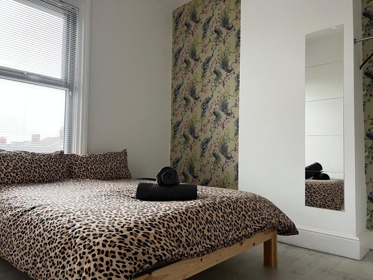 Safari Apartment, Free Parking, 10Min Walk To Blackpool Tower, Sleeps 12 Exterior foto